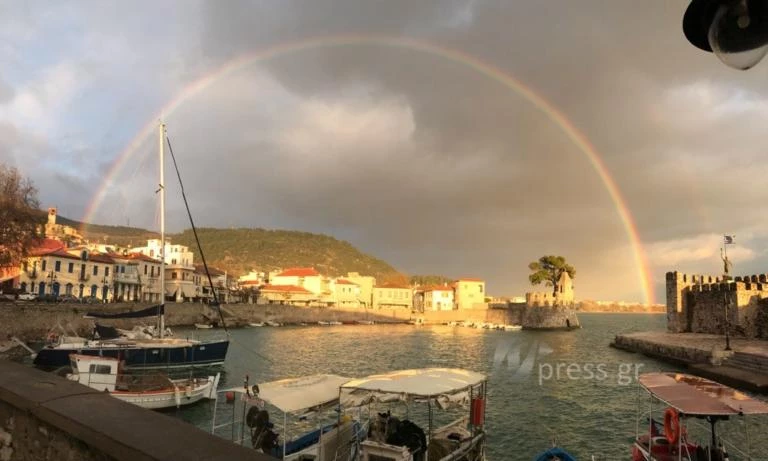 «Μαγεία» το Χριστουγεννιάτικο ουράνιο τόξο στη Ναύπακτο (εικόνες, βίντεο)_